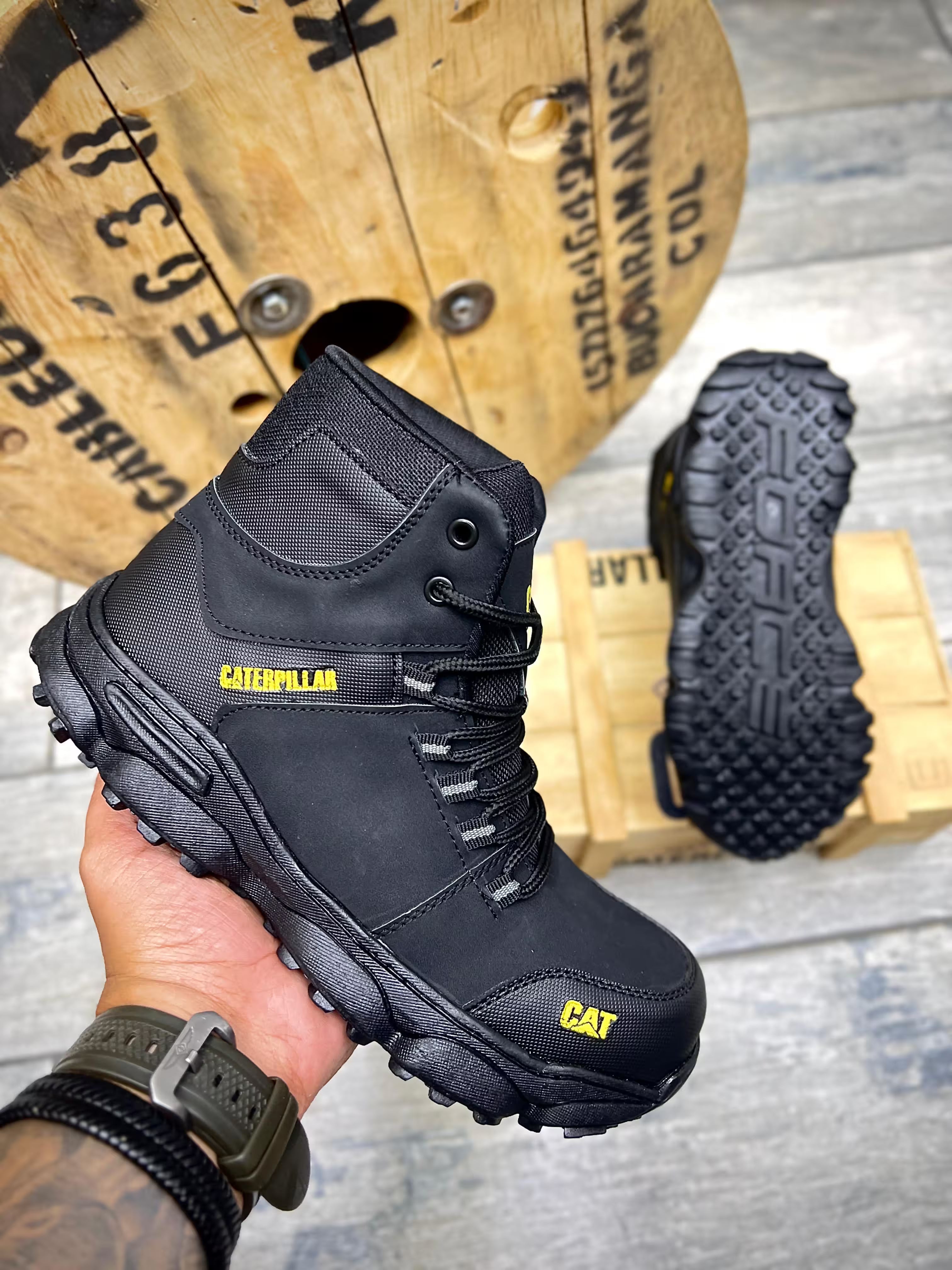 BOTA SEGURIDAD CAT FORCE 2.0